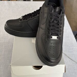 Nike Black Low-Top Sneakers with Leather Upper